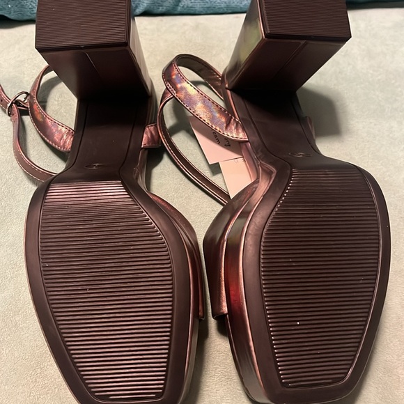 New Metallic Heels - Picture 3 of 3